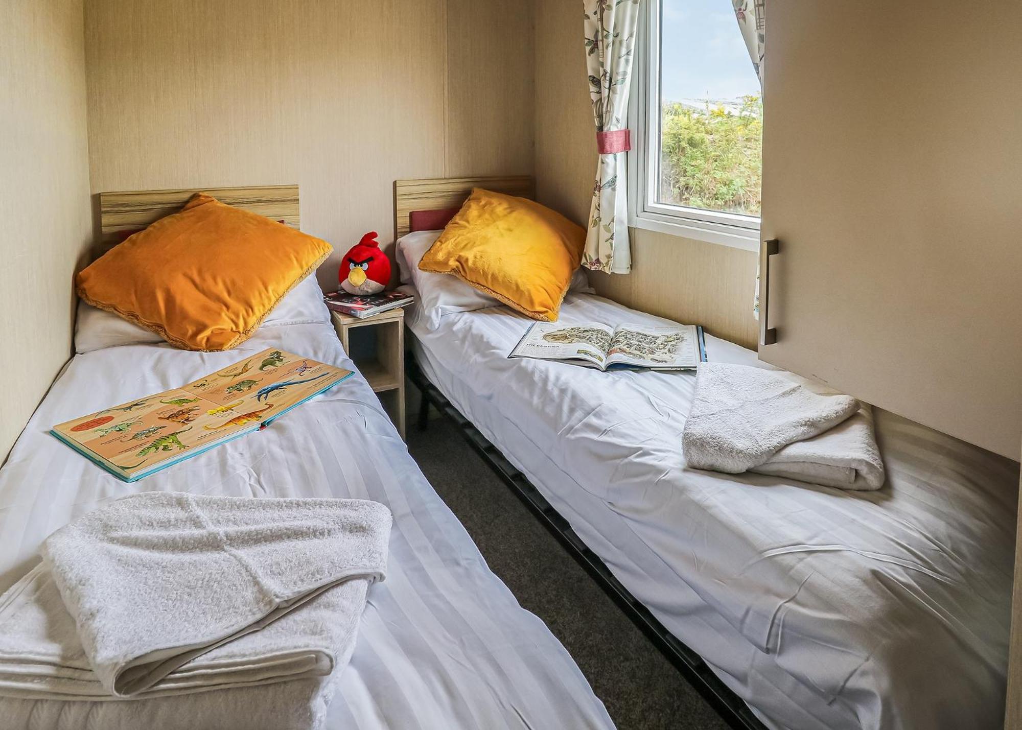 Waters Edge Leisure Park Hotel Cardigan Luaran gambar