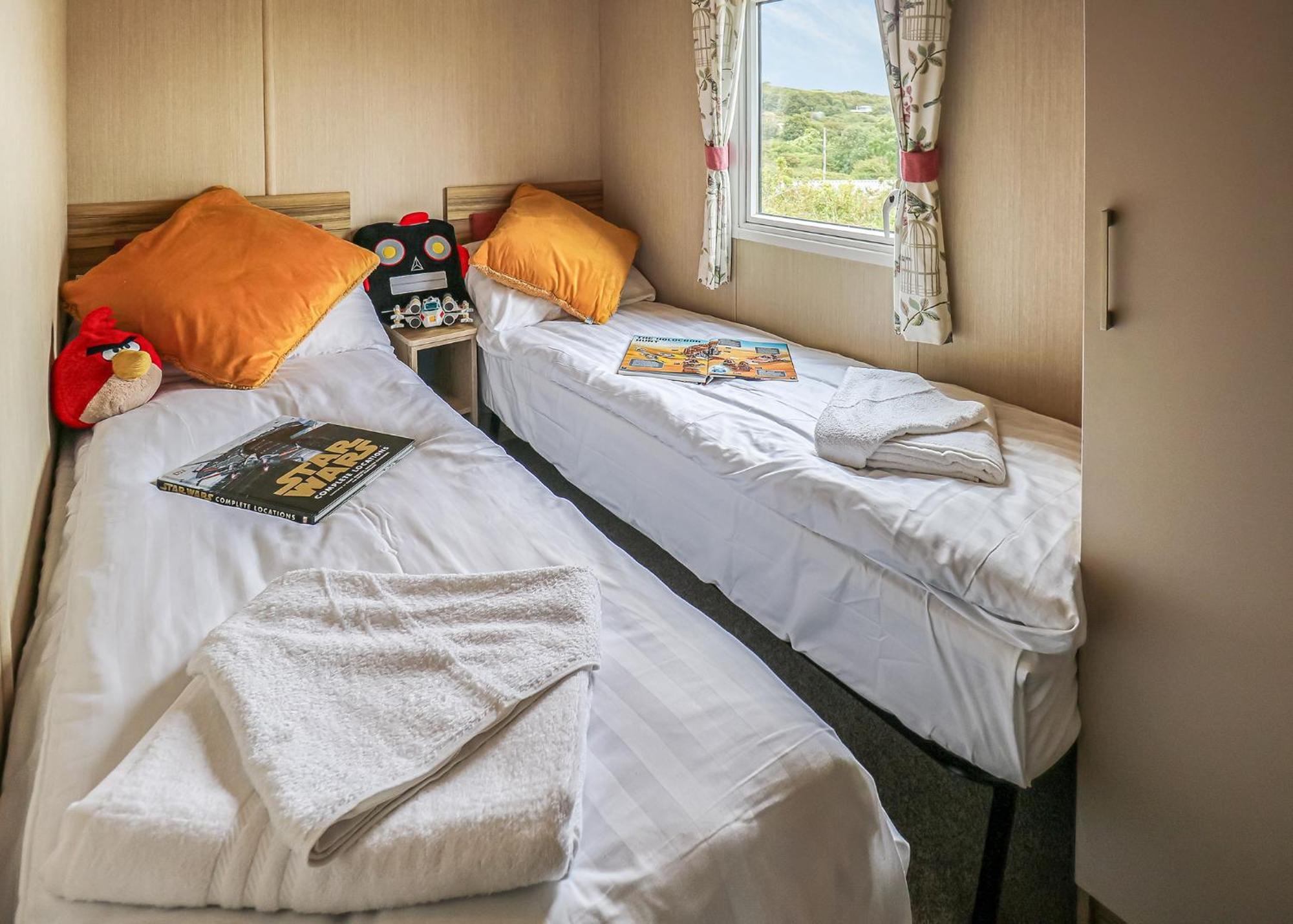 Waters Edge Leisure Park Hotel Cardigan Luaran gambar