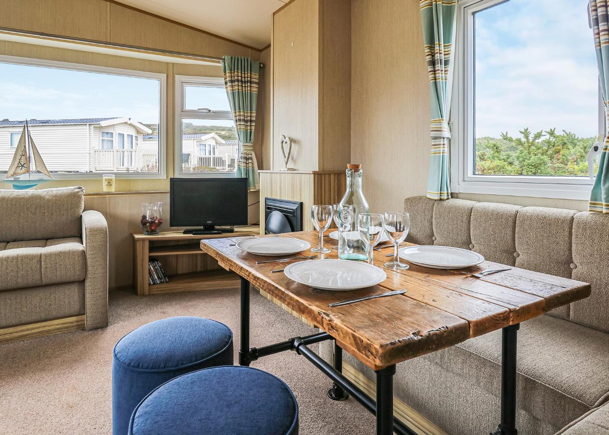Waters Edge Leisure Park Hotel Cardigan Luaran gambar