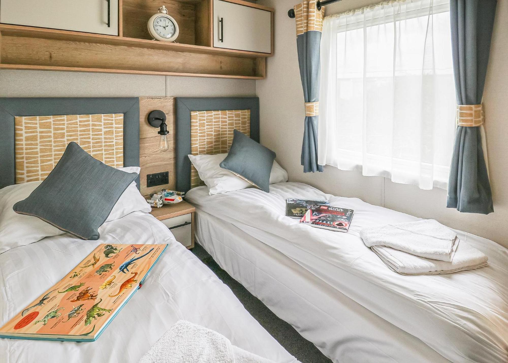 Waters Edge Leisure Park Hotel Cardigan Luaran gambar