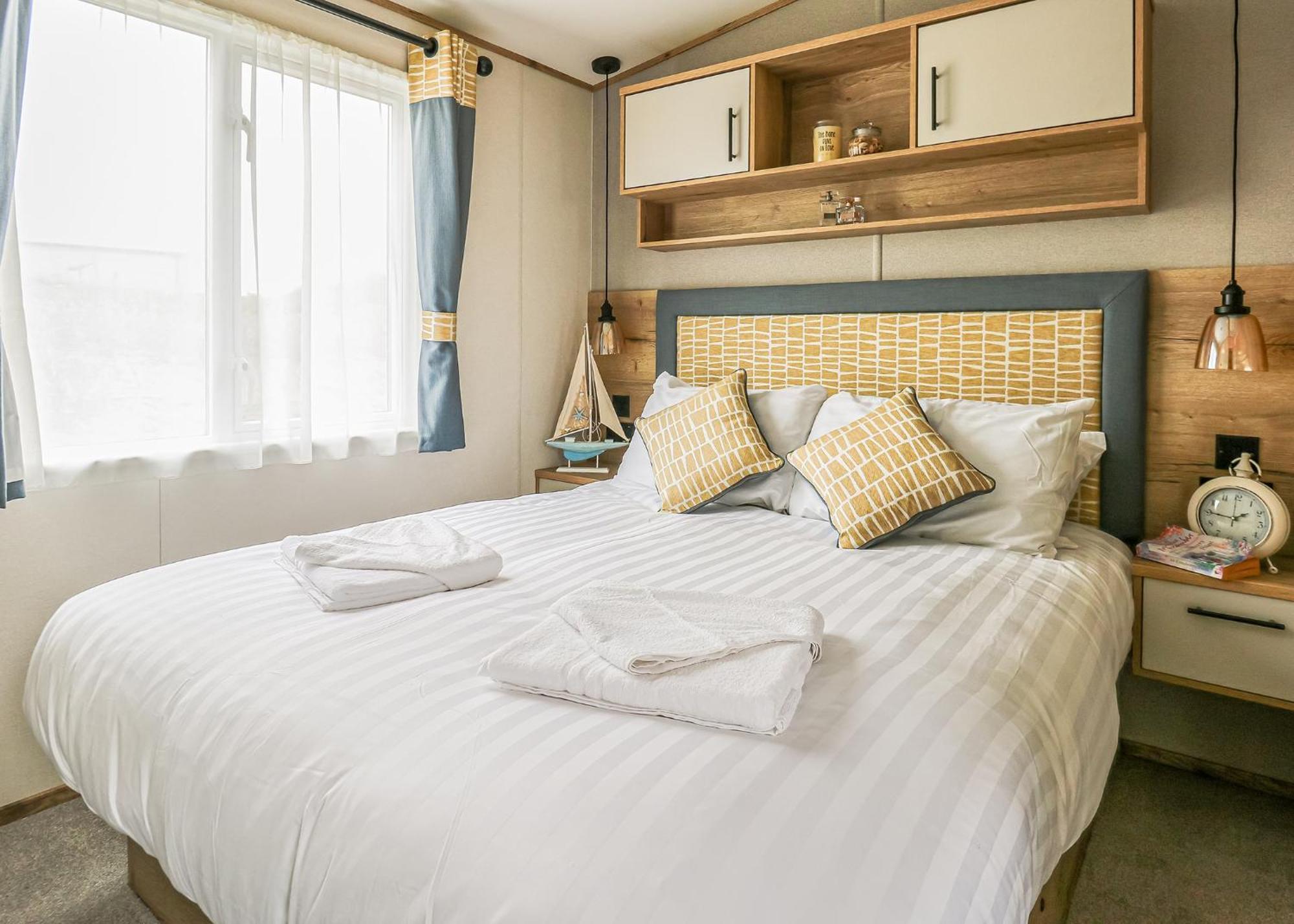 Waters Edge Leisure Park Hotel Cardigan Luaran gambar