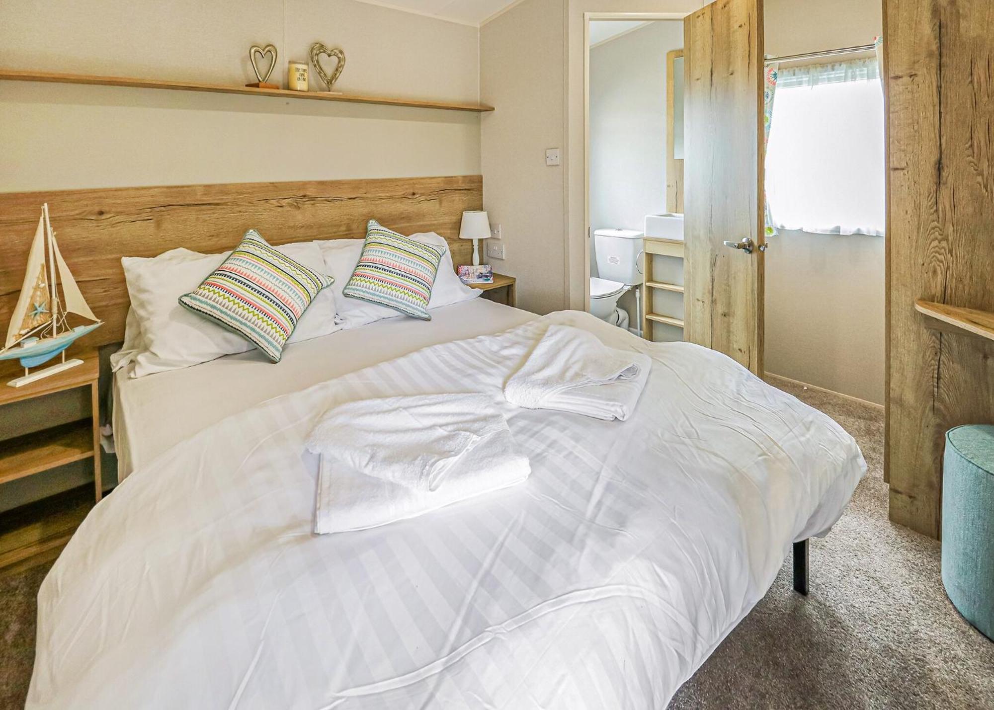 Waters Edge Leisure Park Hotel Cardigan Luaran gambar