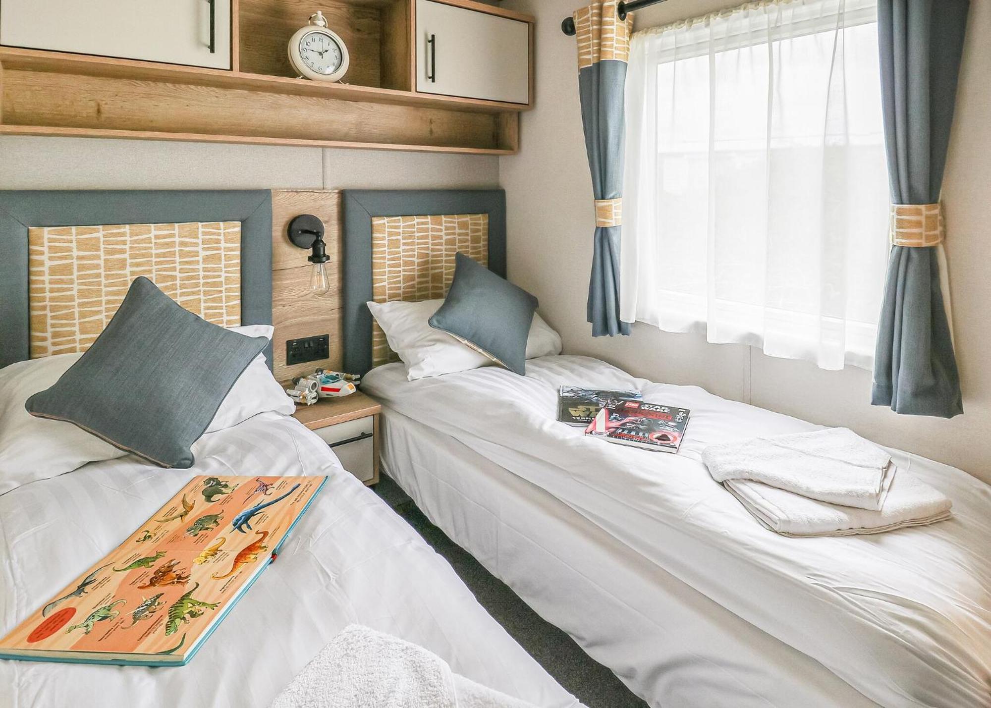 Waters Edge Leisure Park Hotel Cardigan Luaran gambar