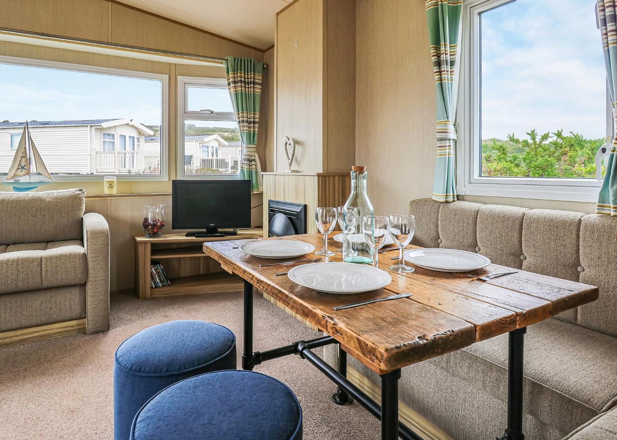 Waters Edge Leisure Park Hotel Cardigan Luaran gambar